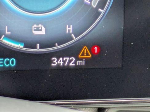 New 2025 Hyundai Elantra Limited FWD image 32