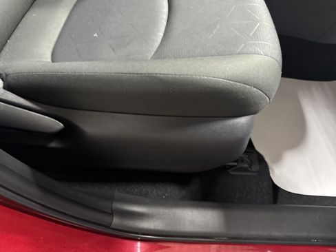 Used 2025 Toyota RAV4 XLE AWD/4WD image 35