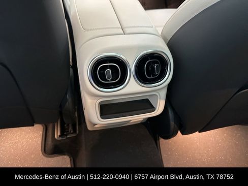 Used 2025 Mercedes-Benz GLC 300 image 22