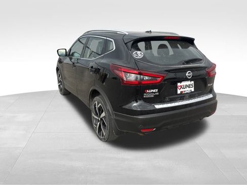 Used 2022 Nissan Rogue Sport SL w/ Premium Package image 9