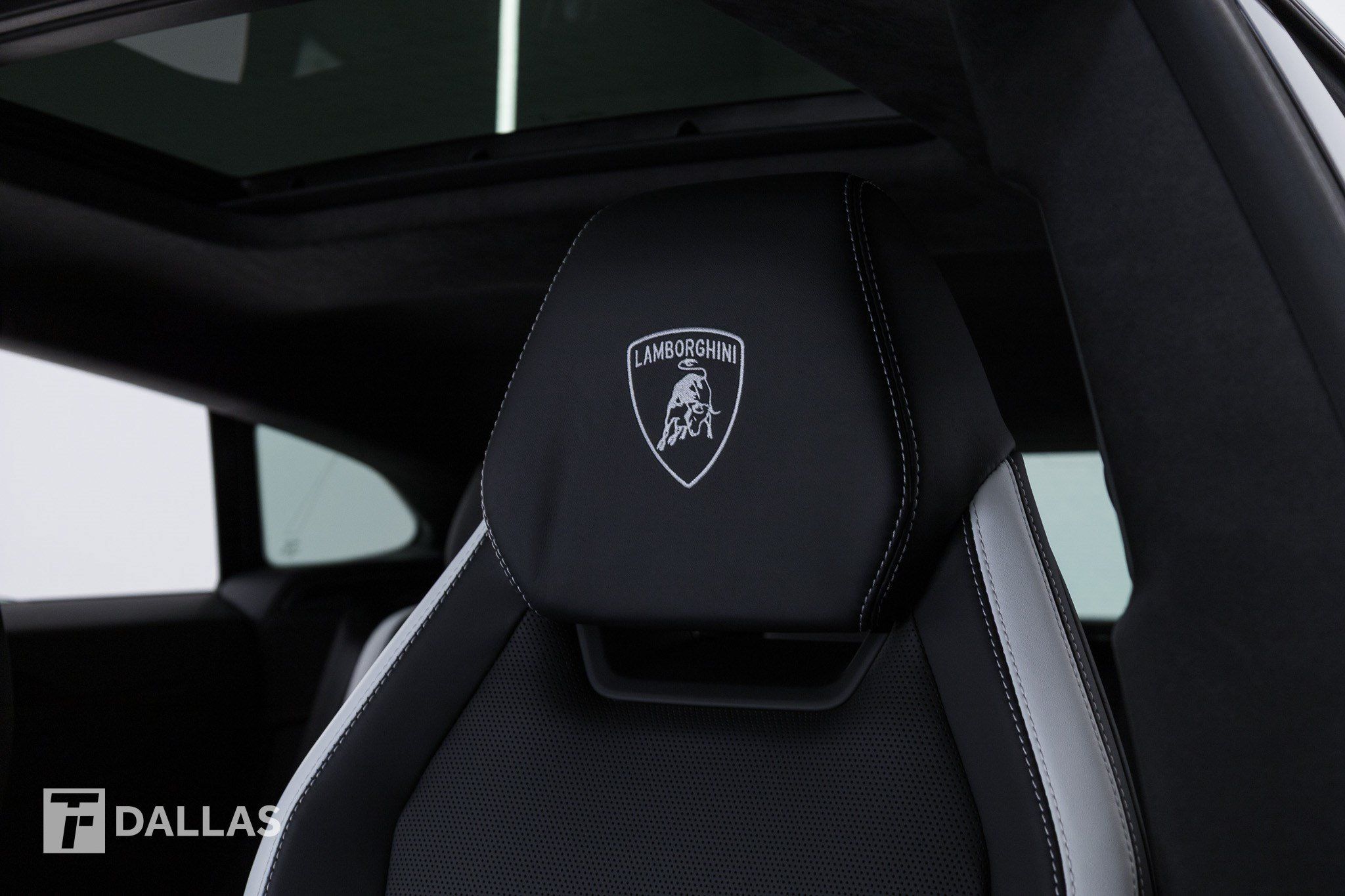 Used 2026 Lamborghini Urus SE AWD/4WD image 24