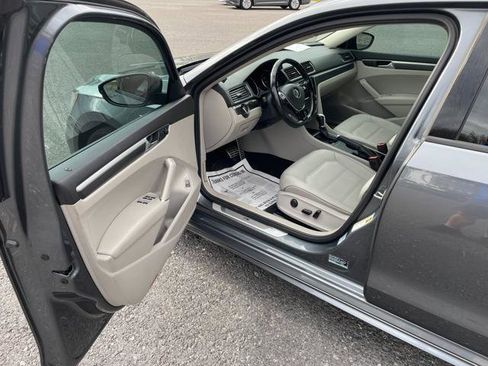 Used 2018 Volkswagen Passat 2.0T R-Line image 12