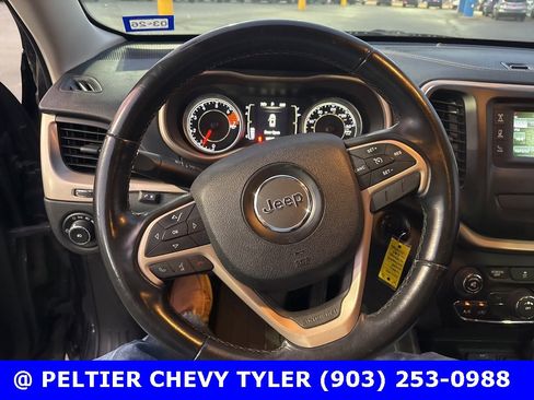 Used 2016 Jeep Cherokee Latitude image 12