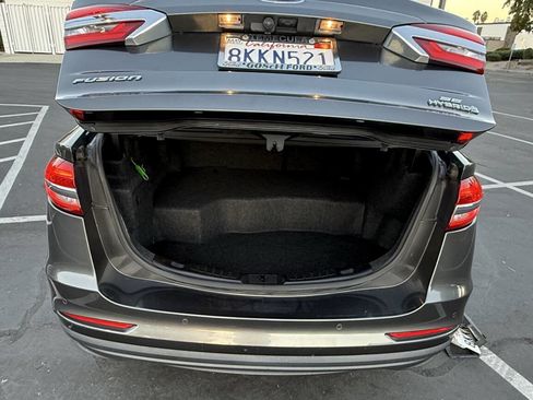Used 2019 Ford Fusion SE image 12