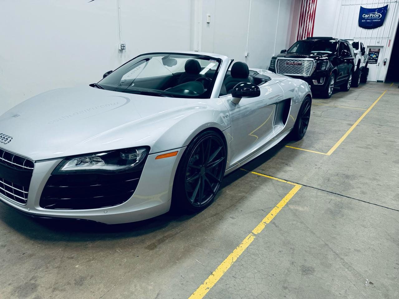 Used 2012 Audi R8 V10 w/ Enhanced Leather Pkg AWD/4WD image 20