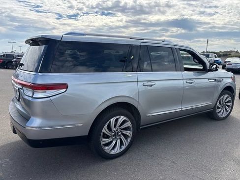 Used 2022 Lincoln Navigator L Reserve AWD/4WD image 5