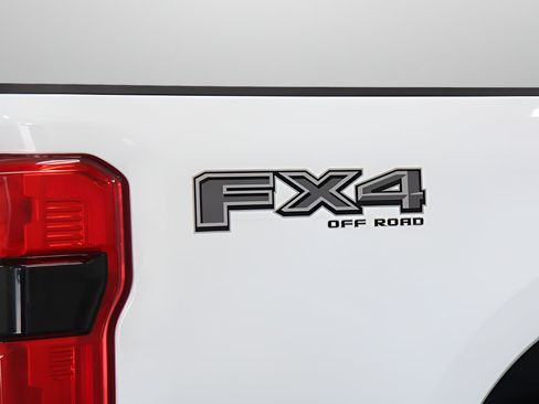 Used 2025 Ford F250 Lariat w/ Black Appearance Package AWD/4WD image 12
