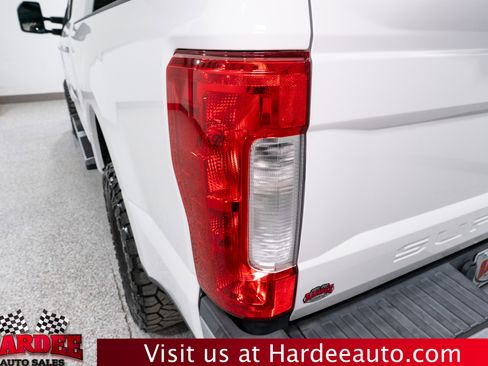 Used 2017 Ford F250 XLT w/ XLT Premium Package image 9