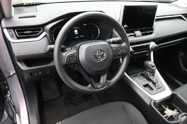Used 2025 Toyota RAV4 LE AWD/4WD image 24