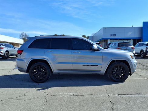 Used 2020 Jeep Grand Cherokee Altitude image 20