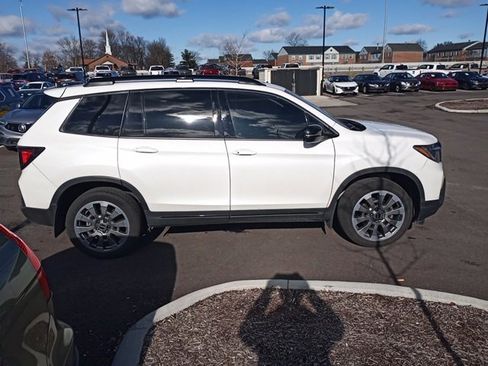 Used 2025 Honda Passport Black Edition image 2