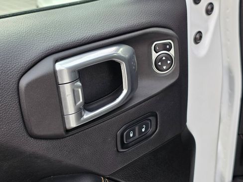 Used 2024 Jeep Wrangler Unlimited Sahara image 24