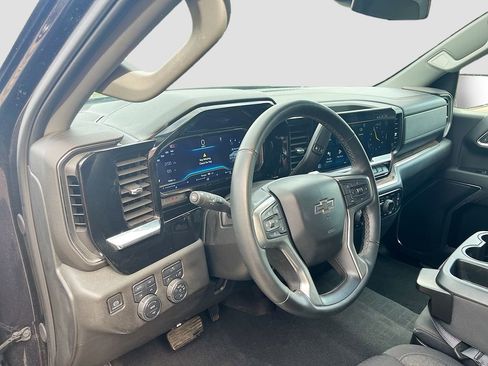 Used 2024 Chevrolet Silverado 1500 RST w/ Z71 Off-Road Package AWD/4WD image 9