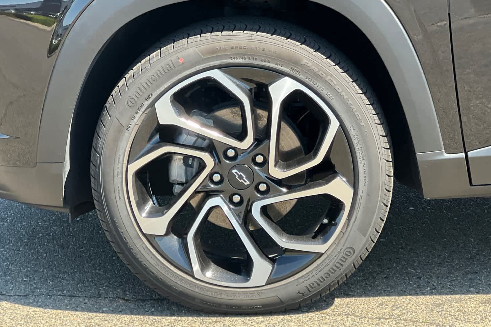 Used 2024 Chevrolet Trax RS w/ Sunroof Package FWD image 30