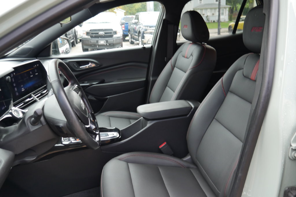 Used 2024 Chevrolet Trax RS FWD image 11