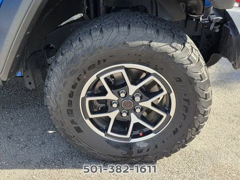 Used 2024 Jeep Wrangler Rubicon w/ Convenience Group AWD/4WD image 17