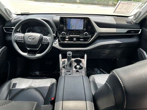 Used 2021 Toyota Highlander Limited AWD/4WD image 11