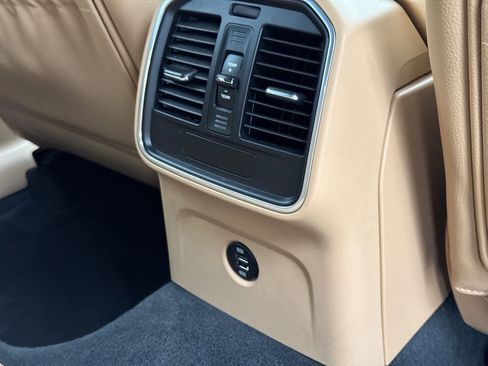 Used 2018 Porsche Macan image 17