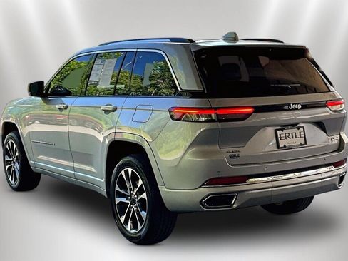 Used 2022 Jeep Grand Cherokee Overland w/ Luxury Tech Group IV AWD/4WD image 4