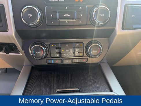 Used 2021 Ford F250 Lariat w/ Lariat Ultimate Package AWD/4WD image 25