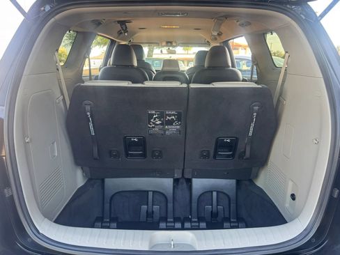 Used 2017 Kia Sedona LX w/ LX Essentials Premium Package FWD image 37