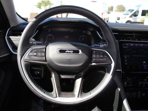 Used 2023 Jeep Grand Cherokee Limited AWD/4WD image 16