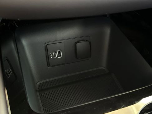 New 2026 Ford Explorer Platinum image 29