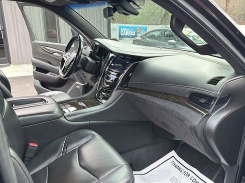 Used 2017 Cadillac Escalade Platinum image 16