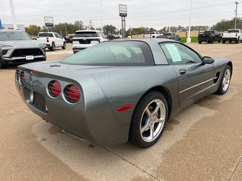 Used 2004 Chevrolet Corvette Coupe w/ Roof Package image 4
