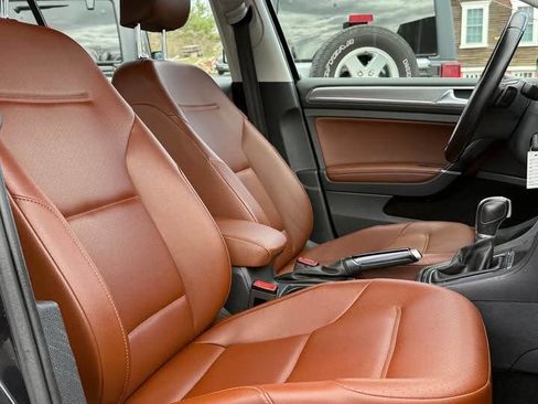 Used 2017 Volkswagen Golf Alltrack S image 5