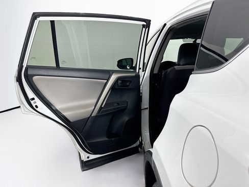 Used 2015 Toyota RAV4 LE FWD image 24