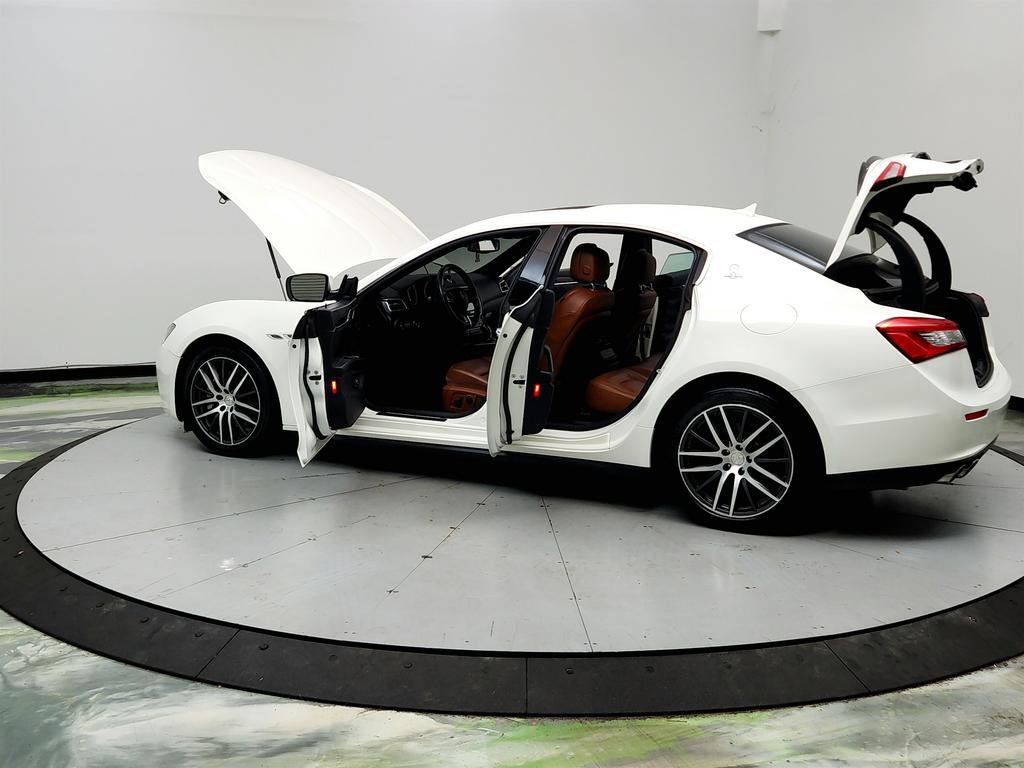 Used 2016 Maserati Ghibli RWD image 12