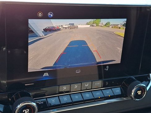 Used 2025 Chevrolet Colorado Trail Boss AWD/4WD image 19