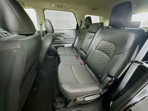 Used 2024 Nissan Pathfinder SV image 26