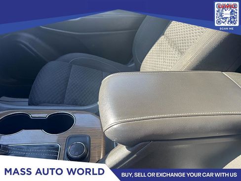 Used 2018 GMC Acadia SLE image 8