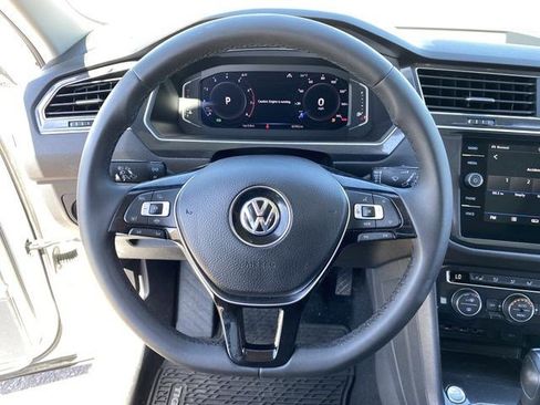 Used 2020 Volkswagen Tiguan SEL AWD/4WD image 26