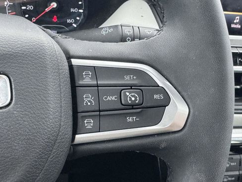 Used 2024 Jeep Compass Limited w/ Sun and Sound Group AWD/4WD image 19