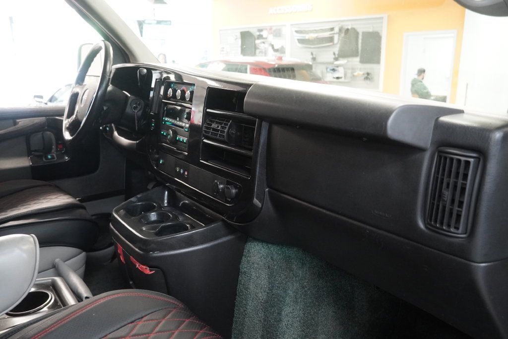 Used 2013 GMC Savana 1500 AWD image 32