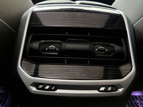 Used 2025 BMW i7 xDrive60 w/ Executive Package RWD image 54