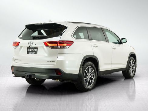Used 2019 Toyota Highlander XLE AWD/4WD image 5