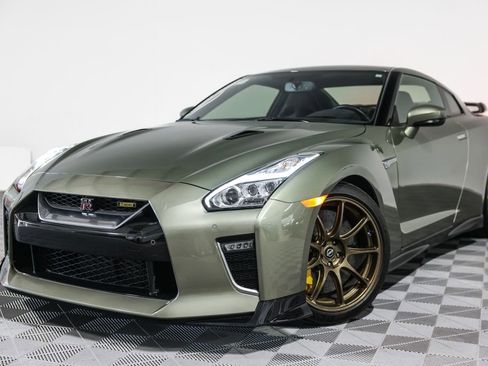 Used 2021 Nissan GT-R Premium image 10