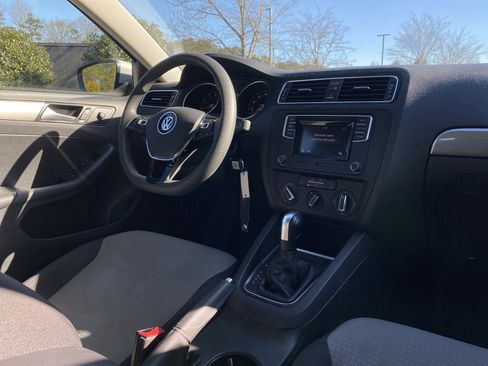 Used 2018 Volkswagen Jetta S image 6