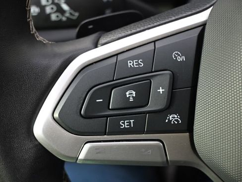 Used 2025 Volkswagen Atlas SE image 34