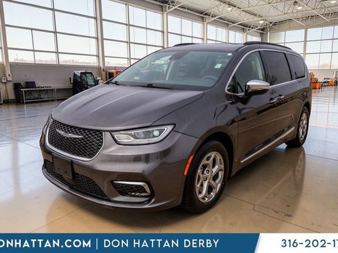 Used 2023 Chrysler Pacifica Limited image 61