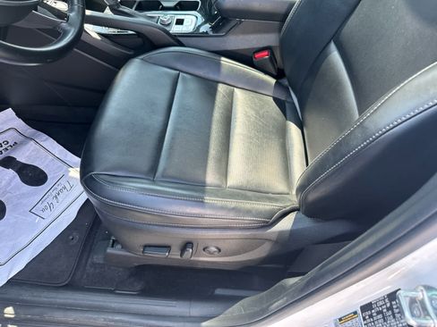 Used 2025 Kia Telluride S FWD image 7