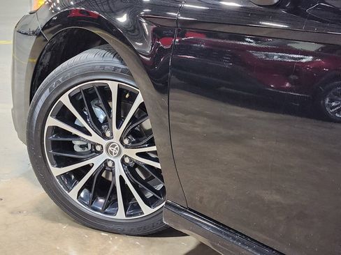 Used 2020 Toyota Camry SE image 21