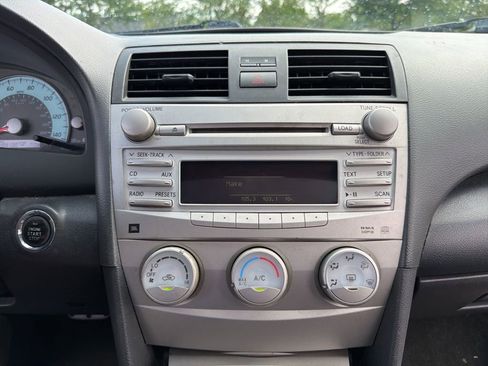 Used 2011 Toyota Camry SE w/ SE Extra-Value Pkg #1 FWD image 10
