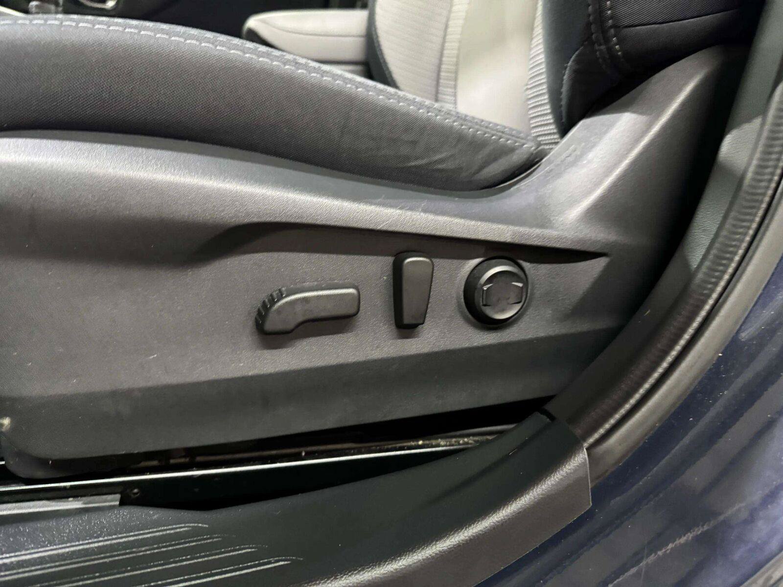 Used 2025 Subaru Outback Premium AWD/4WD image 25