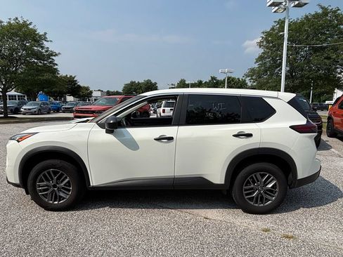 Used 2024 Nissan Rogue S AWD/4WD image 5