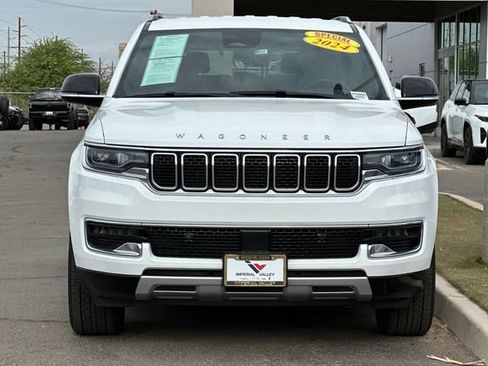 Certified 2024 Jeep Wagoneer Series II w/ Flexible Seating Group RWD image 13